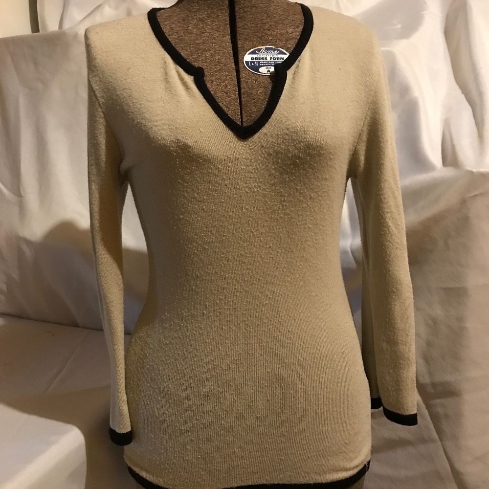 Sweaters - Picture 6 of 15